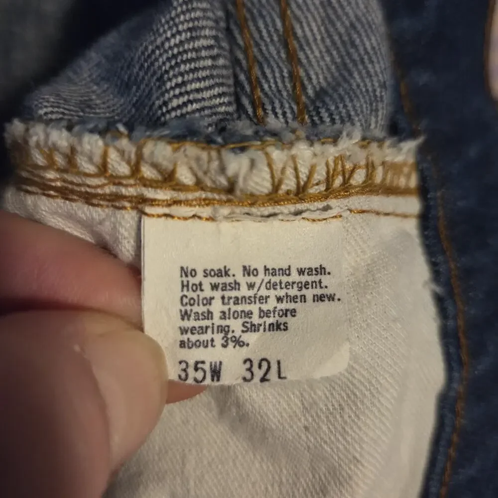 Levis refer measurements